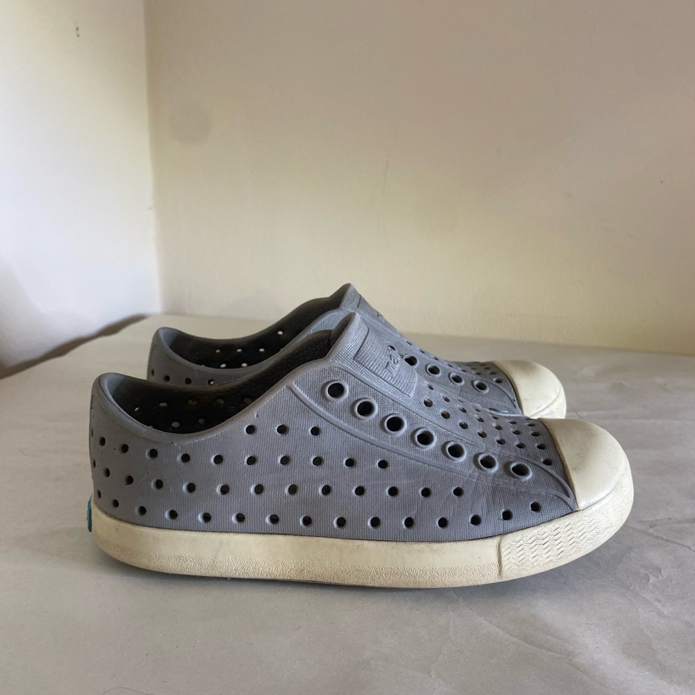 Native kids Size 10 Gray Slip-On Shoes water Shoe